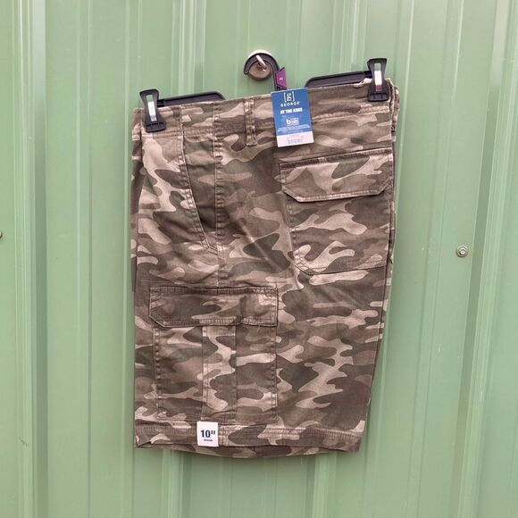 Camo Cargo Shorts, 10" Inseam  Size 44 - Picture 1 of 7